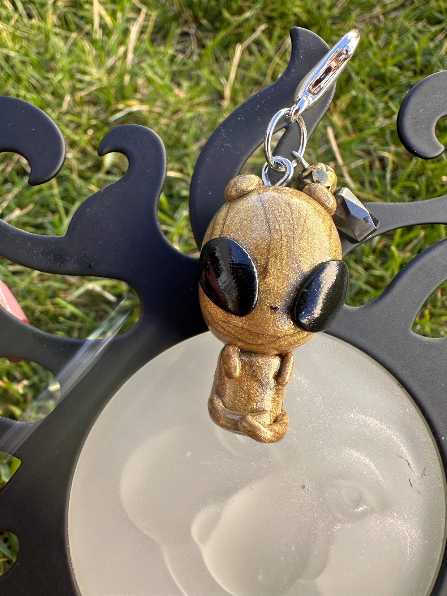 Magnetic alien