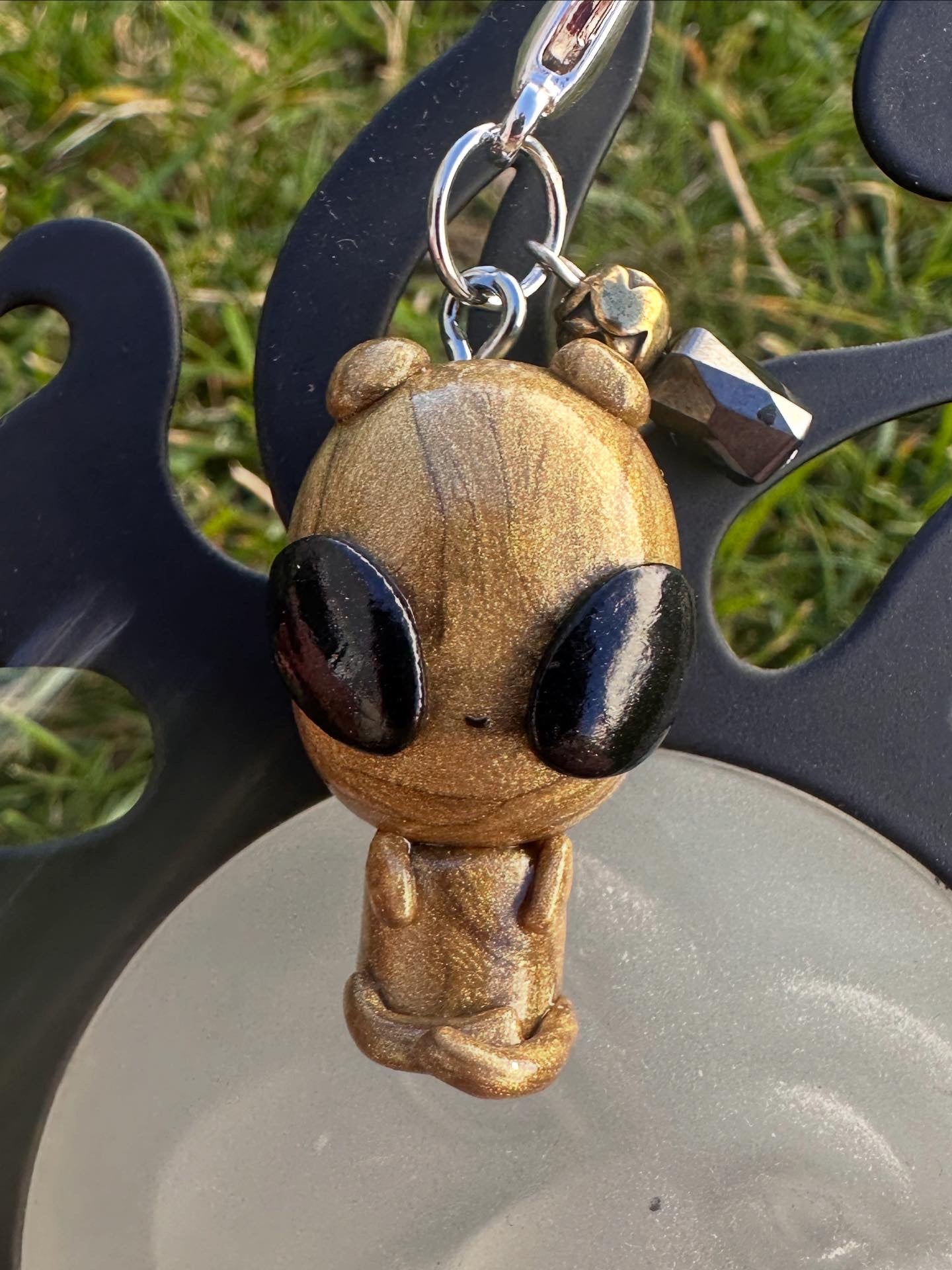 Magnetic alien